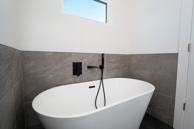 165 Nuuanu LN, Bastrop, TX 78602