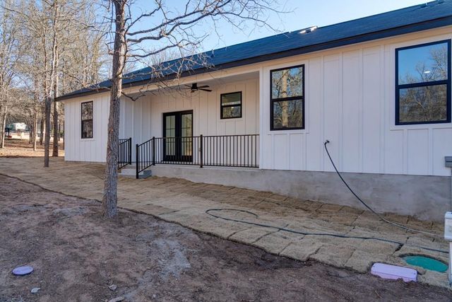 165 Nuuanu LN, Bastrop, TX 78602