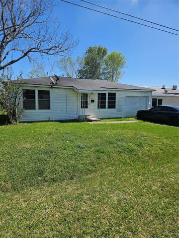 112 N Parrish Street, Angleton, TX 77515