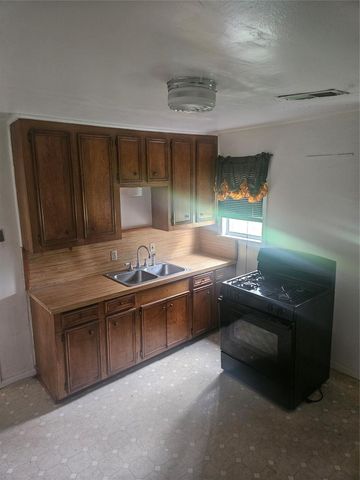 112 N Parrish Street, Angleton, TX 77515