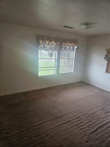 112 N Parrish Street, Angleton, TX 77515