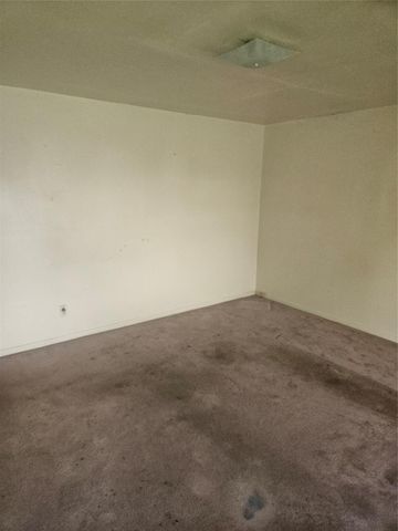 112 N Parrish Street, Angleton, TX 77515