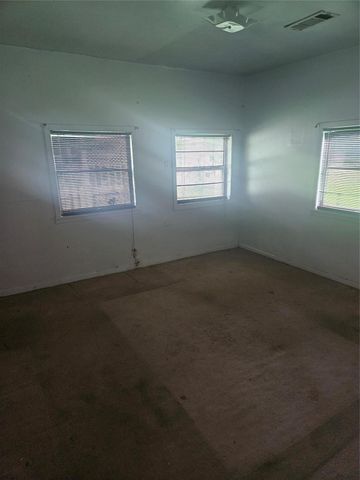 112 N Parrish Street, Angleton, TX 77515