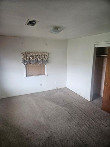 112 N Parrish Street, Angleton, TX 77515