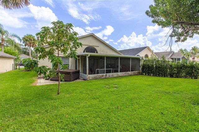 15157 Oak Chase Court, Wellington, FL 33414