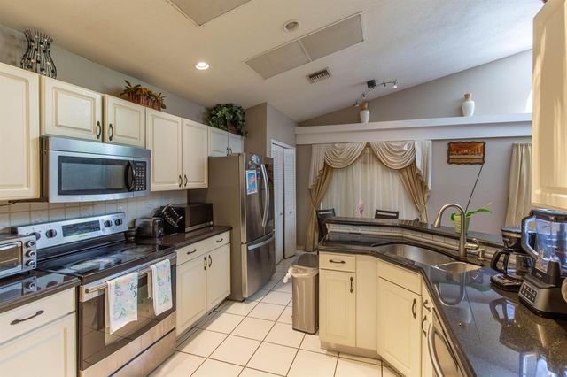 15157 Oak Chase Court, Wellington, FL 33414