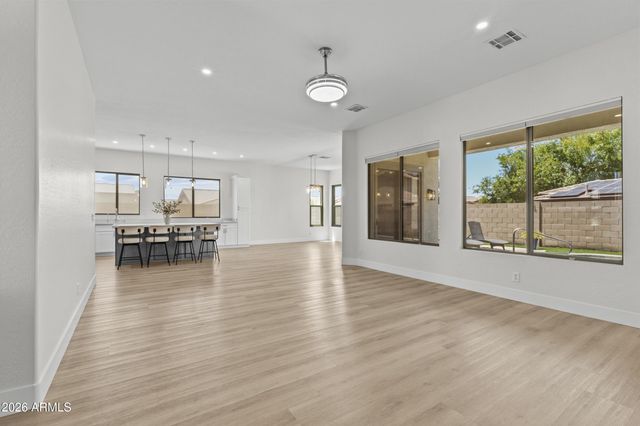 21702 N 67th Lane, Glendale, AZ 85308