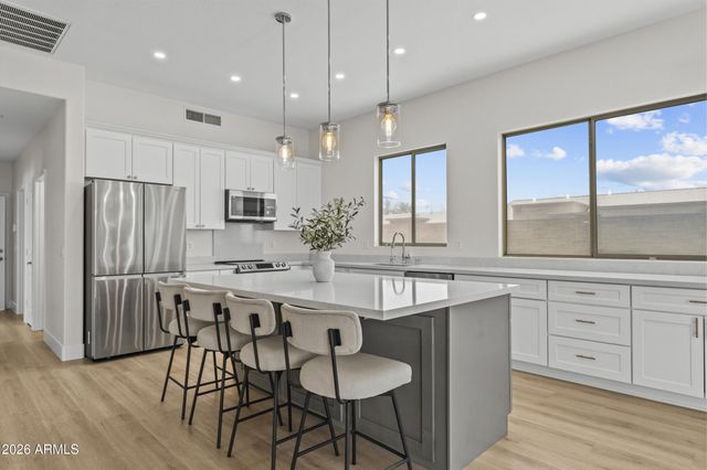 21702 N 67th Lane, Glendale, AZ 85308