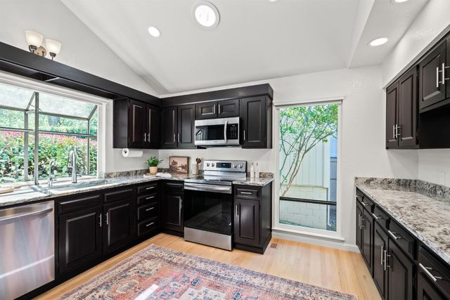 140 Morning Dove Ln, Folsom, CA 95630