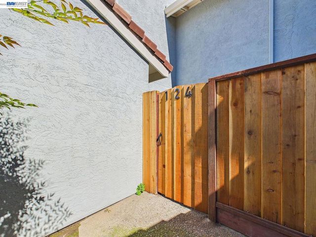 124 Westgate Cir, San Pablo, CA 94806