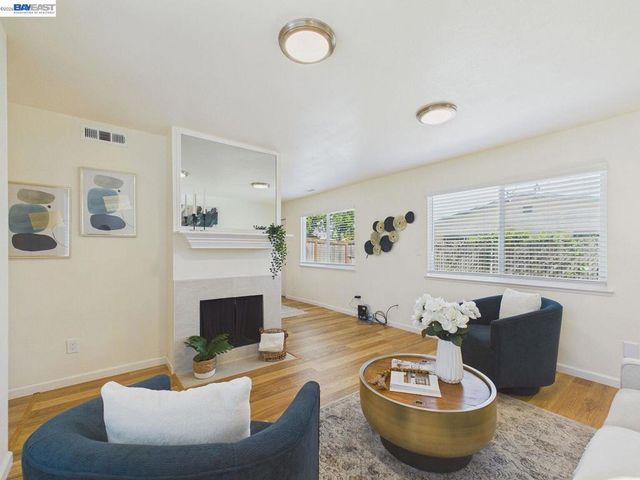 124 Westgate Cir, San Pablo, CA 94806