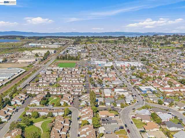 124 Westgate Cir, San Pablo, CA 94806