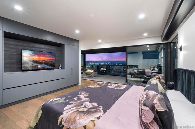 2035 Evergreen, San Diego, CA 92106