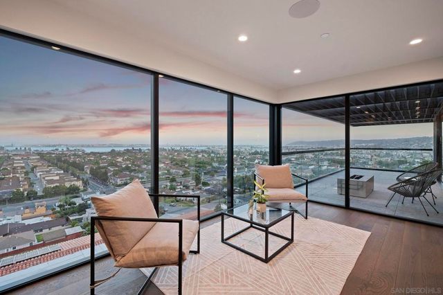 2035 Evergreen, San Diego, CA 92106