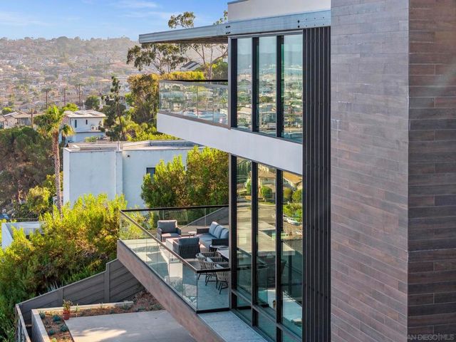 2035 Evergreen, San Diego, CA 92106