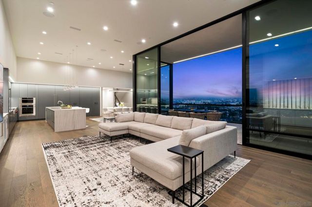 2035 Evergreen, San Diego, CA 92106