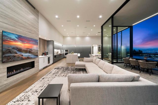 2035 Evergreen, San Diego, CA 92106