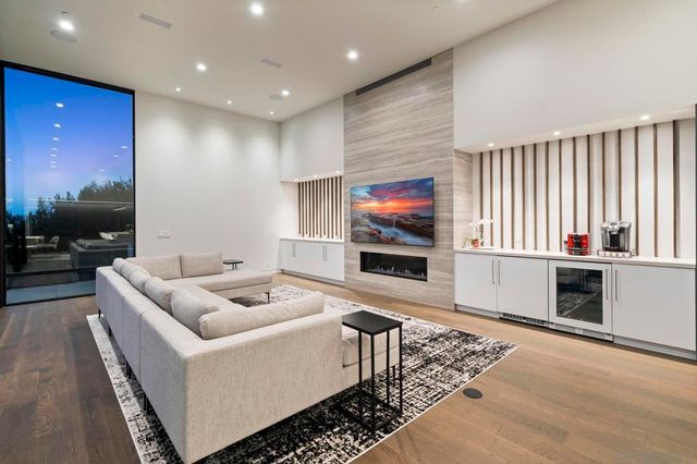 2035 Evergreen, San Diego, CA 92106