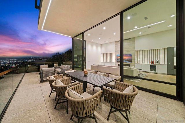 2035 Evergreen, San Diego, CA 92106