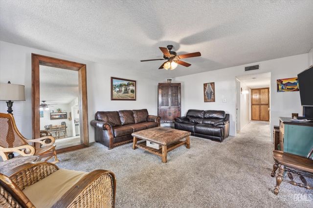 3333 El Encanto Court 32, Bakersfield, CA 93301