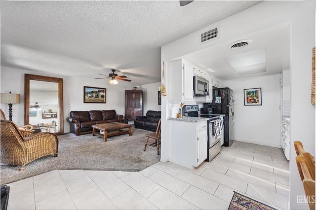 3333 El Encanto Court 32, Bakersfield, CA 93301