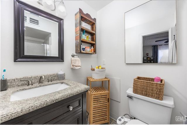 3333 El Encanto Court 32, Bakersfield, CA 93301