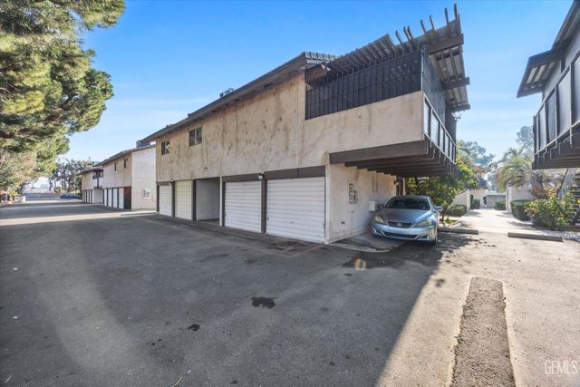 3333 El Encanto Court 32, Bakersfield, CA 93301