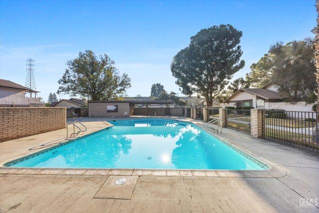 3333 El Encanto Court 32, Bakersfield, CA 93301