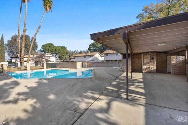 3333 El Encanto Court 32, Bakersfield, CA 93301