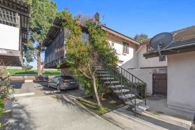 3333 El Encanto Court 32, Bakersfield, CA 93301