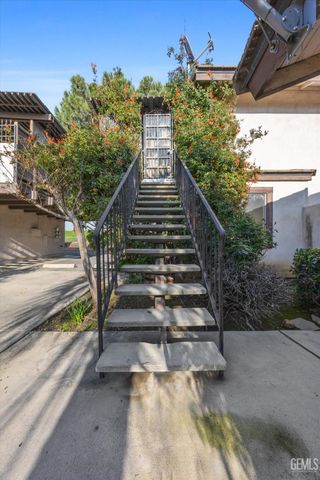 3333 El Encanto Court 32, Bakersfield, CA 93301