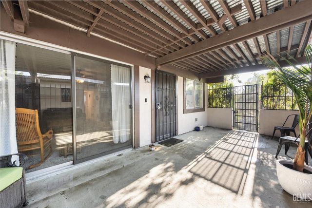 3333 El Encanto Court 32, Bakersfield, CA 93301