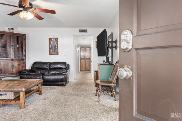 3333 El Encanto Court 32, Bakersfield, CA 93301