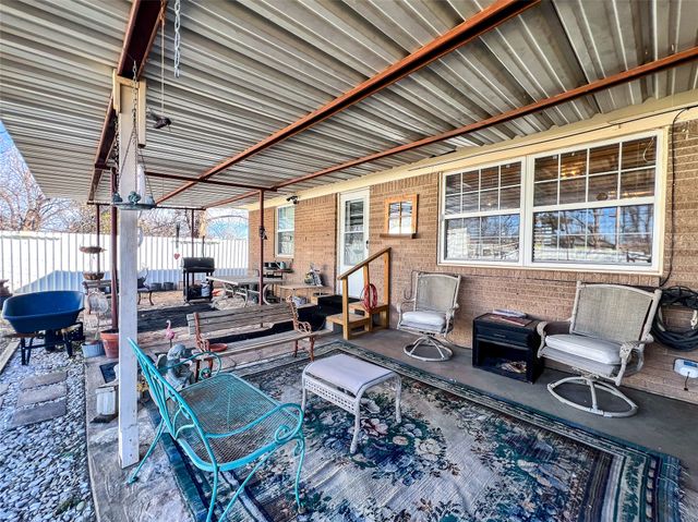 304 SE 2nd Street, Knox City, TX 79529