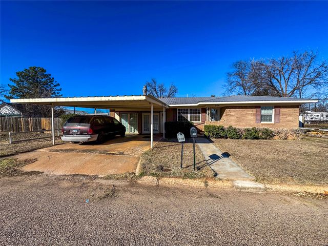 304 SE 2nd Street, Knox City, TX 79529