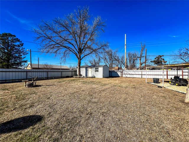 304 SE 2nd Street, Knox City, TX 79529