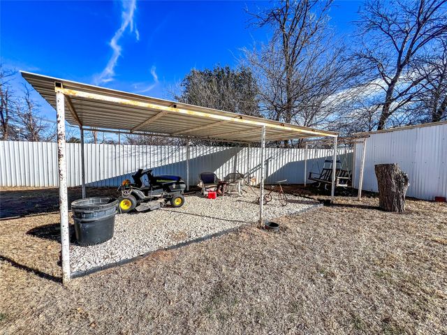304 SE 2nd Street, Knox City, TX 79529
