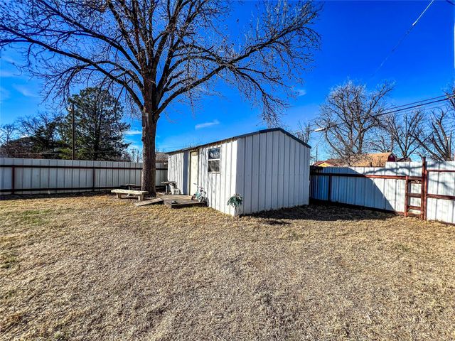 304 SE 2nd Street, Knox City, TX 79529