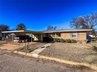 304 SE 2nd Street, Knox City, TX 79529