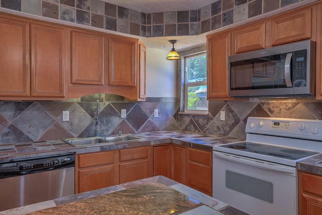 11609 Palm Springs Avenue NE, Albuquerque, NM 87111