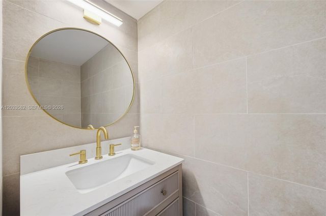 17800 Atlantic Boulevard PH3, Sunny Isles Beach, FL 33160