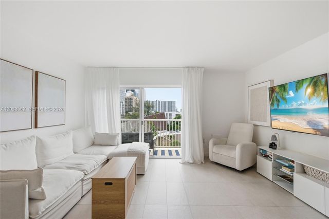 17800 Atlantic Boulevard PH3, Sunny Isles Beach, FL 33160