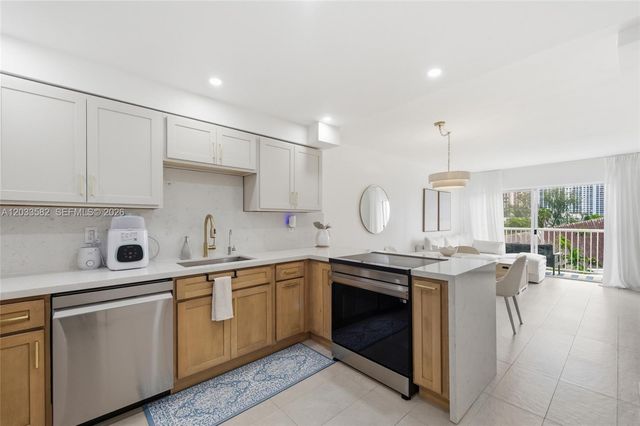 17800 Atlantic Boulevard PH3, Sunny Isles Beach, FL 33160