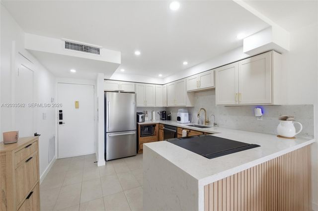 17800 Atlantic Boulevard PH3, Sunny Isles Beach, FL 33160