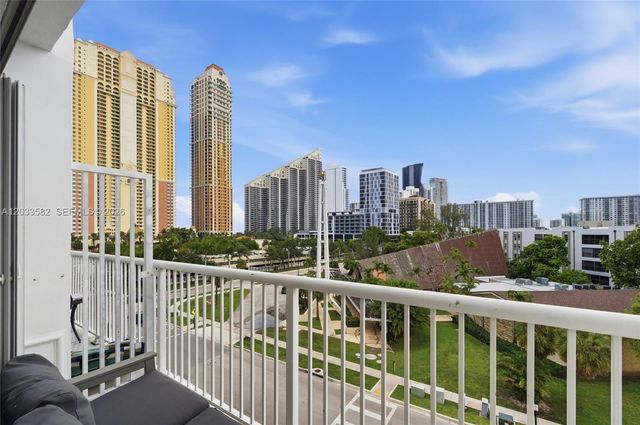 17800 Atlantic Boulevard PH3, Sunny Isles Beach, FL 33160
