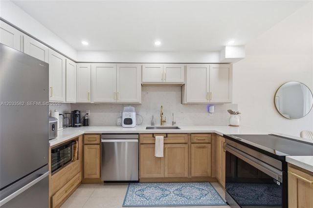 17800 Atlantic Boulevard PH3, Sunny Isles Beach, FL 33160