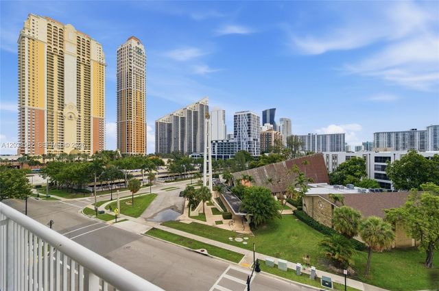 17800 Atlantic Boulevard PH3, Sunny Isles Beach, FL 33160