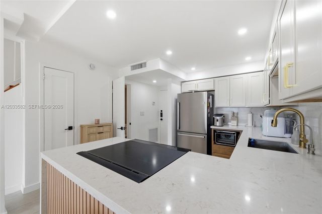 17800 Atlantic Boulevard PH3, Sunny Isles Beach, FL 33160