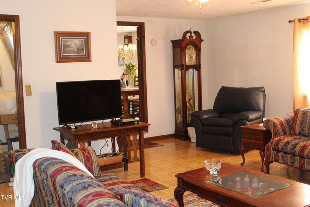 175 Fincastle Heights Road, Jonesville, VA 24263