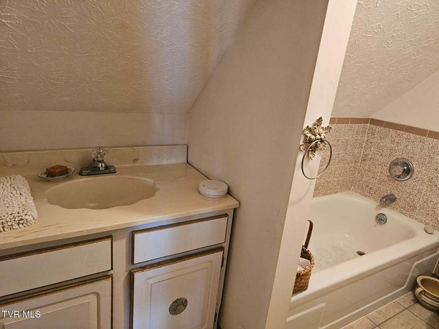 175 Fincastle Heights Road, Jonesville, VA 24263